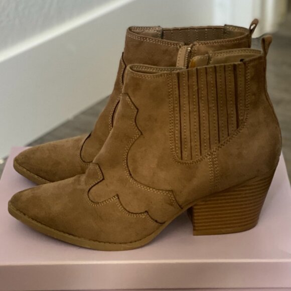 American Rag Western Ankle Bootie Suede Tan / Size 8 - Picture 4 of 5